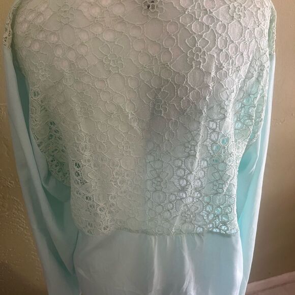 The Limited Green Fitted Mandarin Collar Blouse - Picture 2 of 5